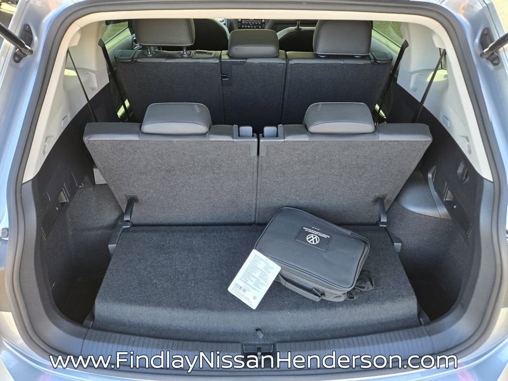 Used 2023 Volkswagen Tiguan SE w/ Panoramic Sunroof Package FWD image 15