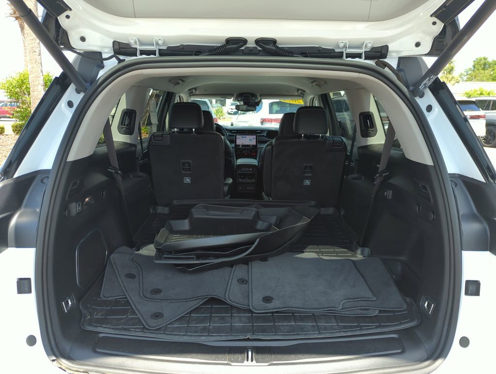 Used 2022 Jeep Grand Cherokee L Limited w/ Black Appearance Package AWD/4WD image 19