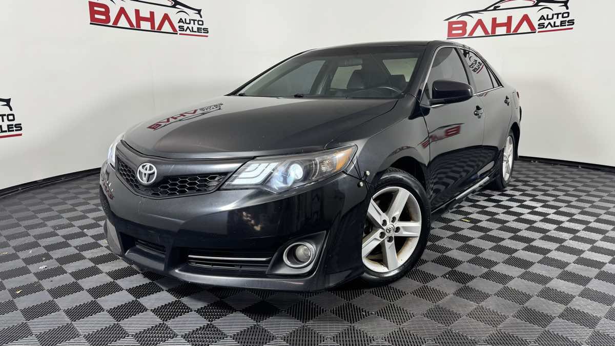 Used 2014 Toyota Camry SE FWD image 2
