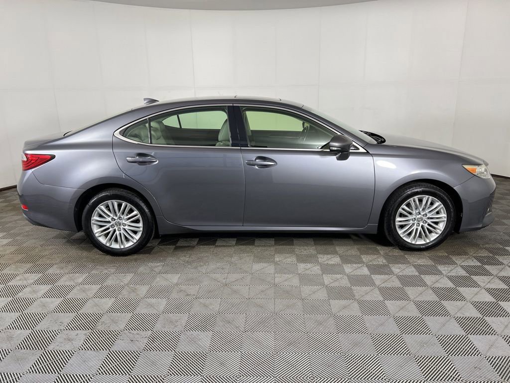 Used 2015 Lexus ES 350 w/ Luxury Package image 4