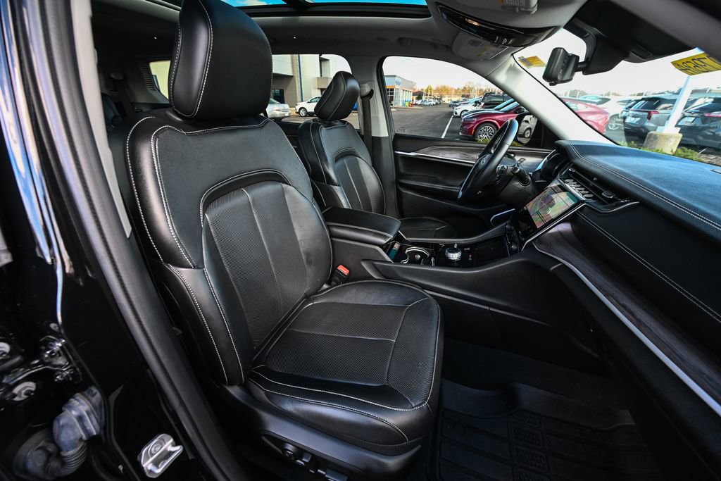 Used 2022 Jeep Grand Cherokee L Limited w/ Luxury Tech Group II image 28