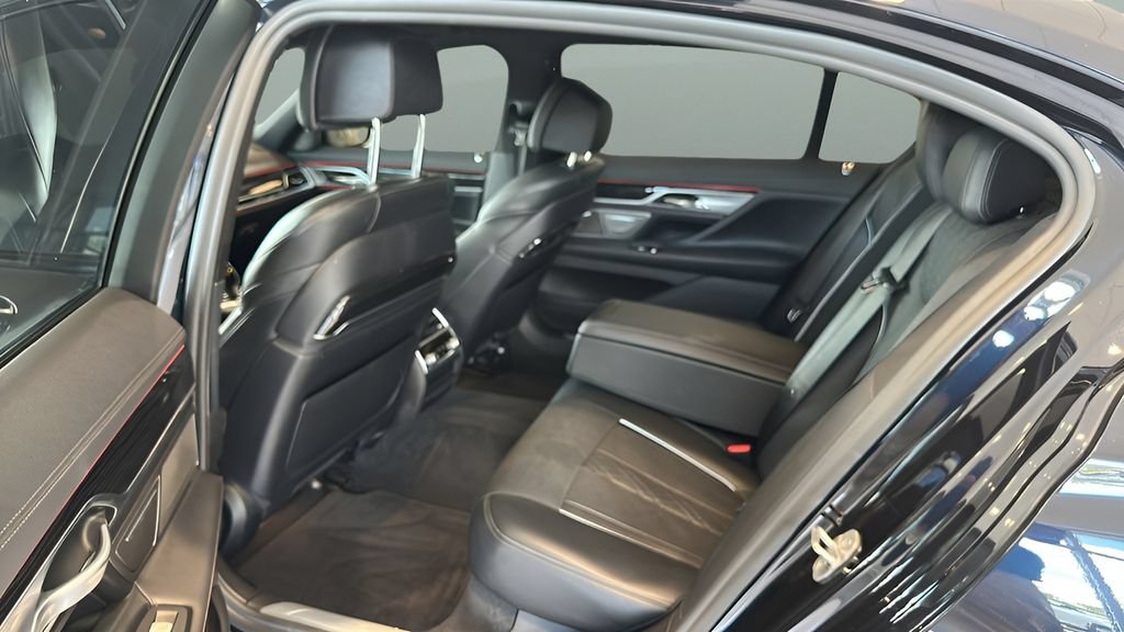 Used 2019 BMW 750i xDrive w/ M Sport Package AWD/4WD image 18