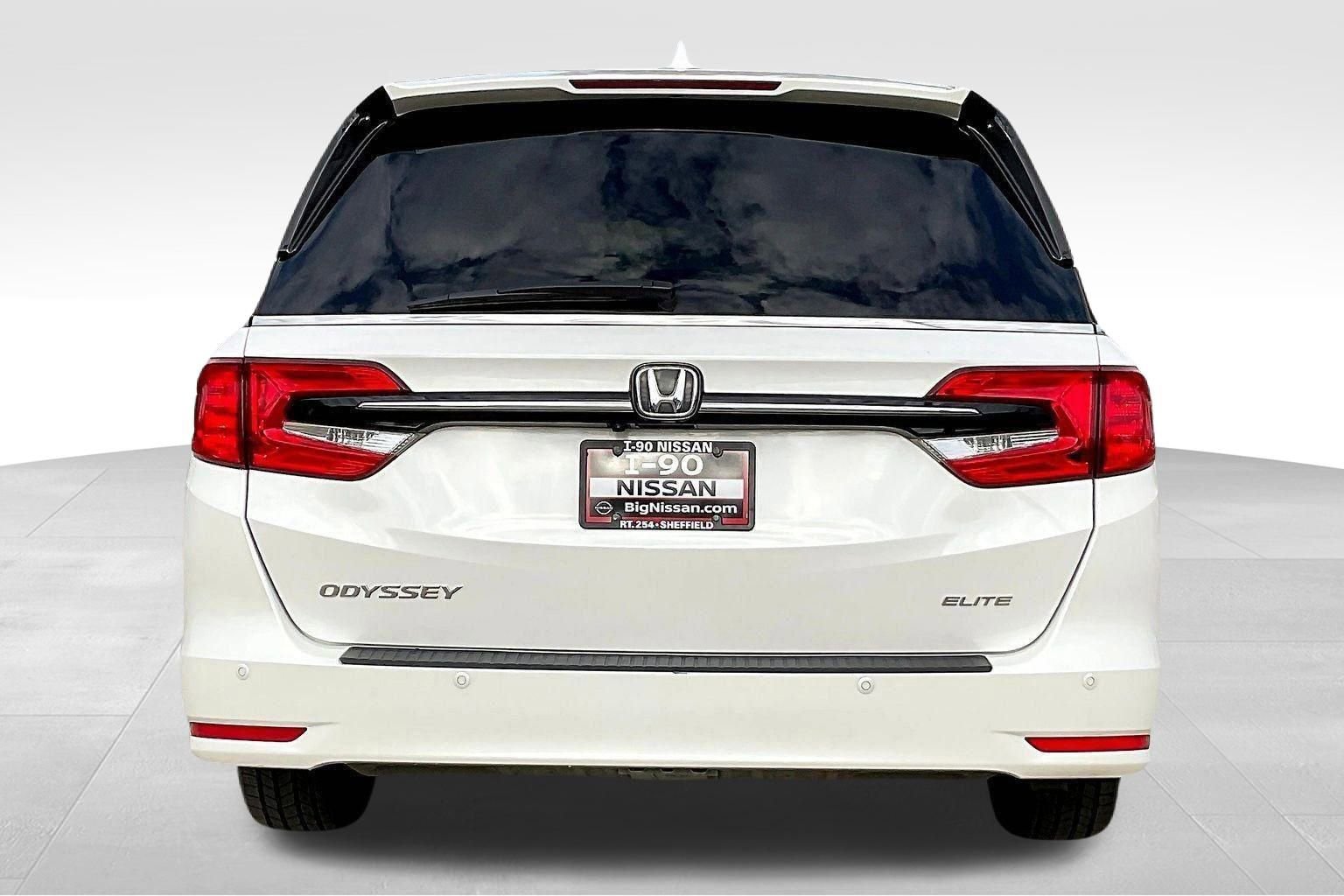Used 2023 Honda Odyssey Elite image 4