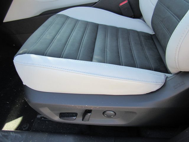 New 2026 Mitsubishi Outlander SE FWD image 13