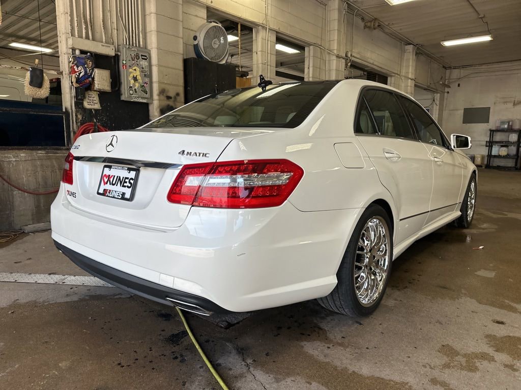 Used 2011 Mercedes-Benz E 550 4MATIC Sedan image 9