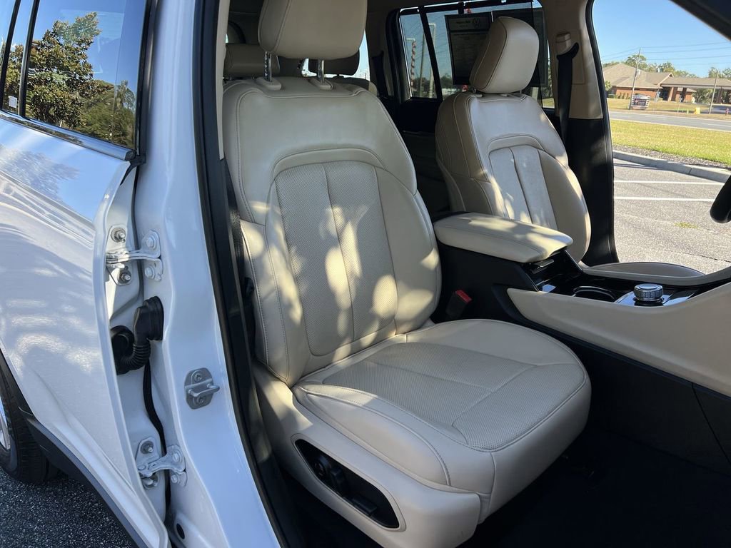 Used 2022 Jeep Grand Cherokee Limited w/ Luxury Tech Group II image 27