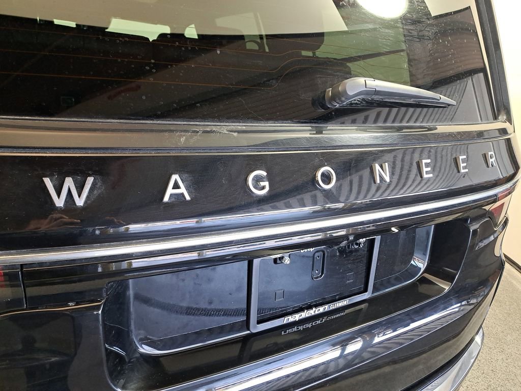 Used 2025 Jeep Wagoneer 4WD w/ Premium Group I image 7