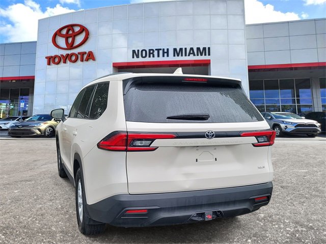 Used 2024 Toyota Grand Highlander XLE image 3