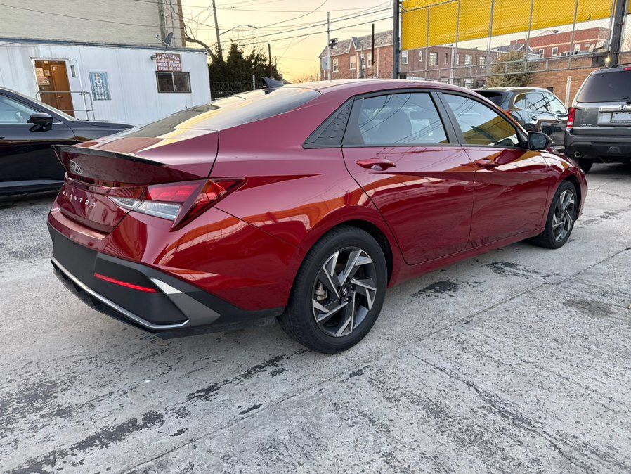 Used 2025 Hyundai Elantra Sport image 4