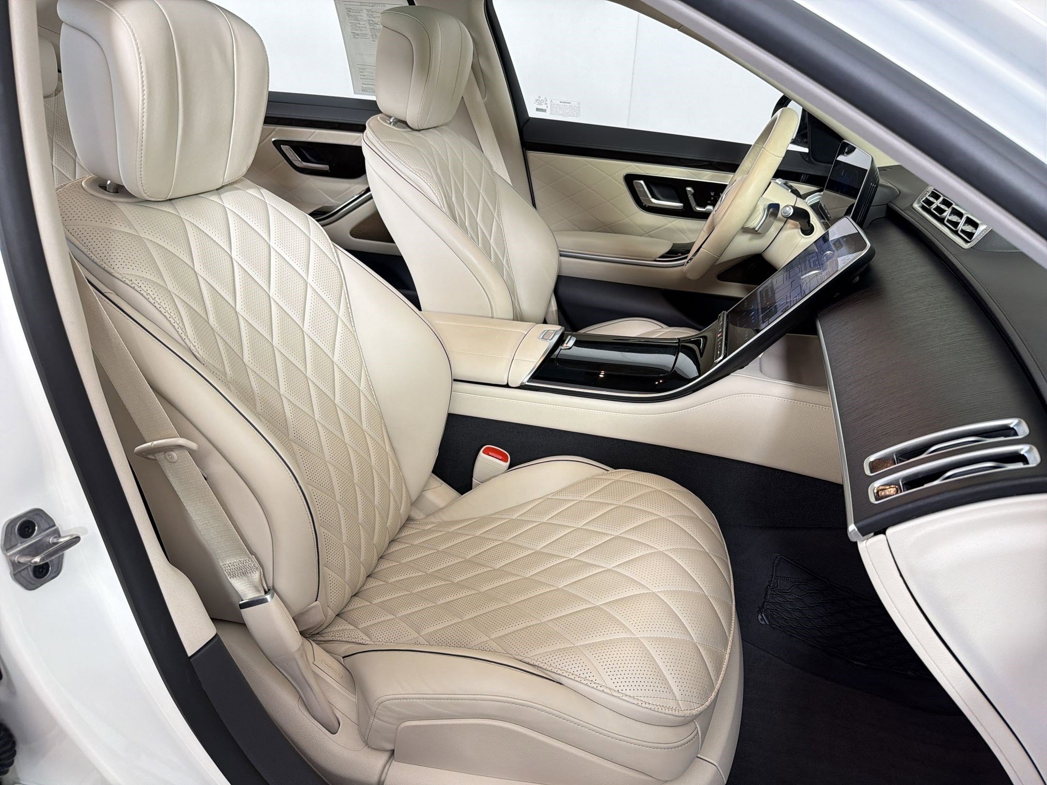 Certified 2022 Mercedes-Benz S 500 4MATIC w/ AMG Line Package image 31