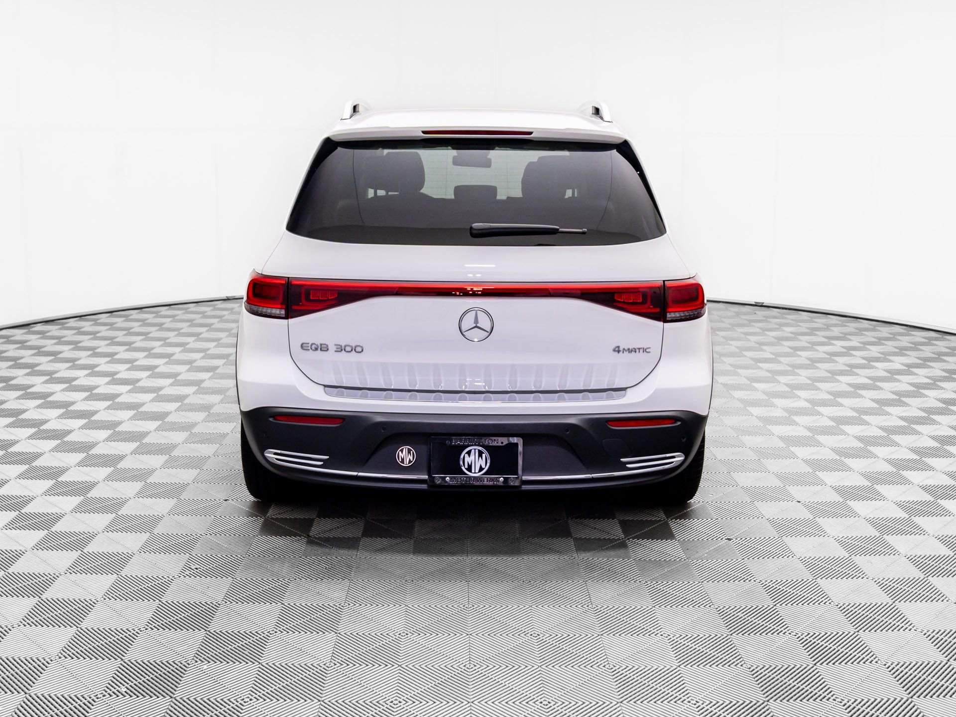 Used 2023 Mercedes-Benz EQB 300 4MATIC w/ Exclusive Package image 5