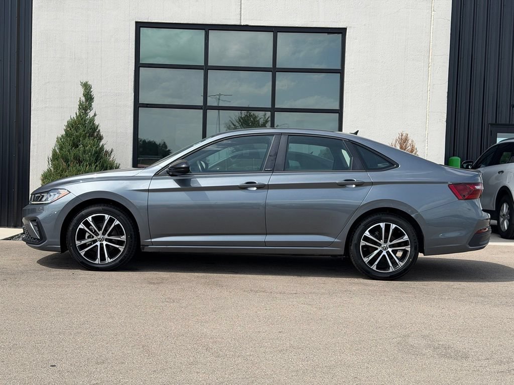 Used 2025 Volkswagen Jetta Sport FWD image 2