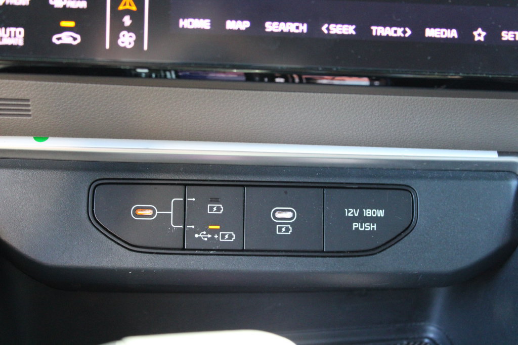 Used 2025 Kia Carnival FWD image 17