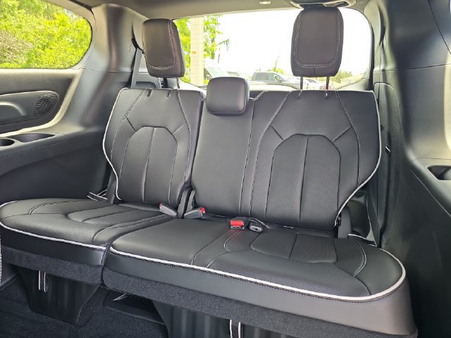New 2026 Chrysler Pacifica Limited w/ S Appearance Package FWD image 14
