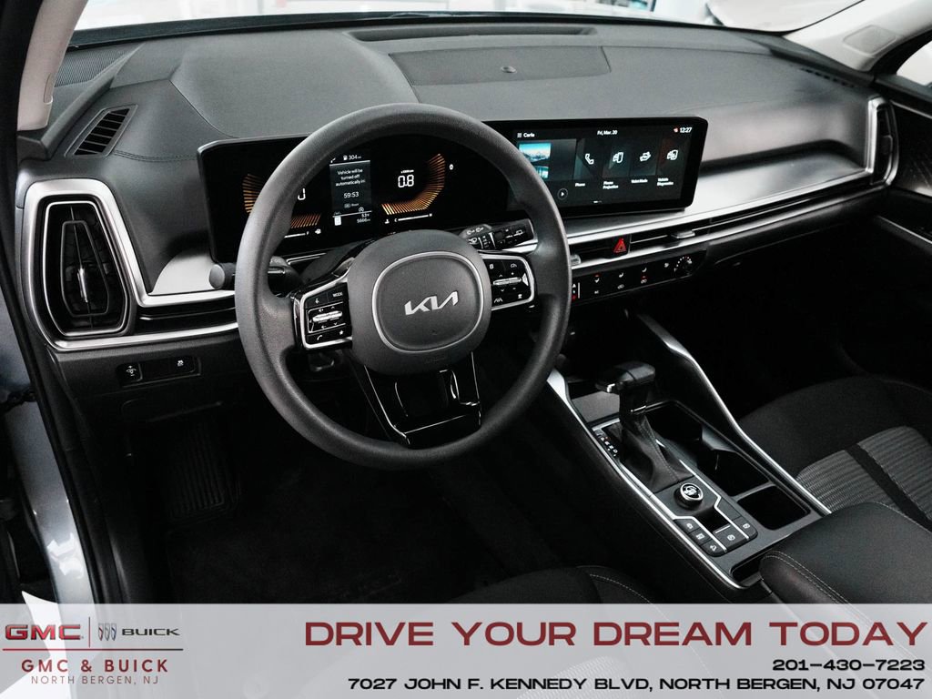 Used 2025 Kia Sorento LX image 16
