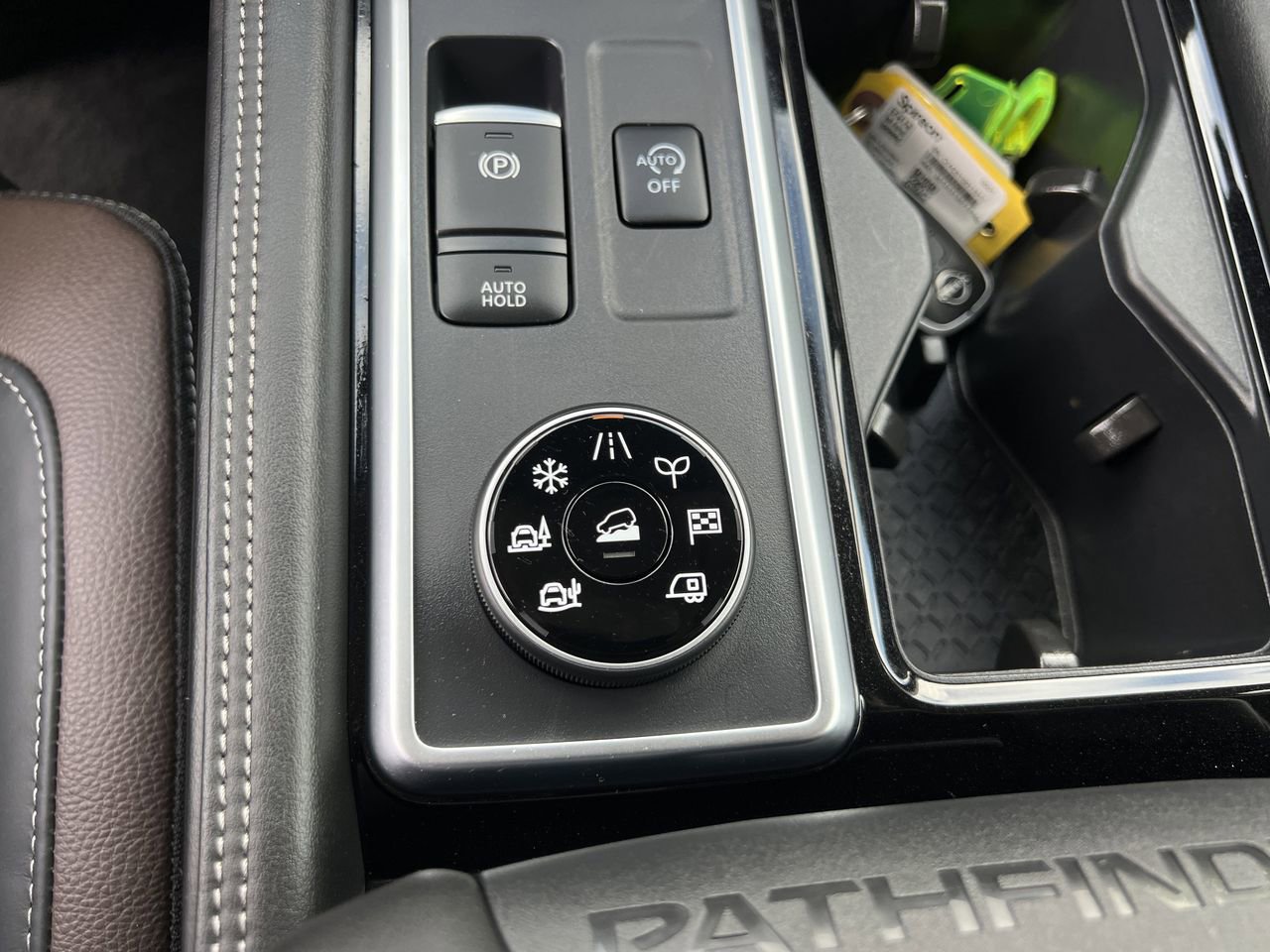 Certified 2025 Nissan Pathfinder Platinum w/ Cargo Package AWD/4WD image 21