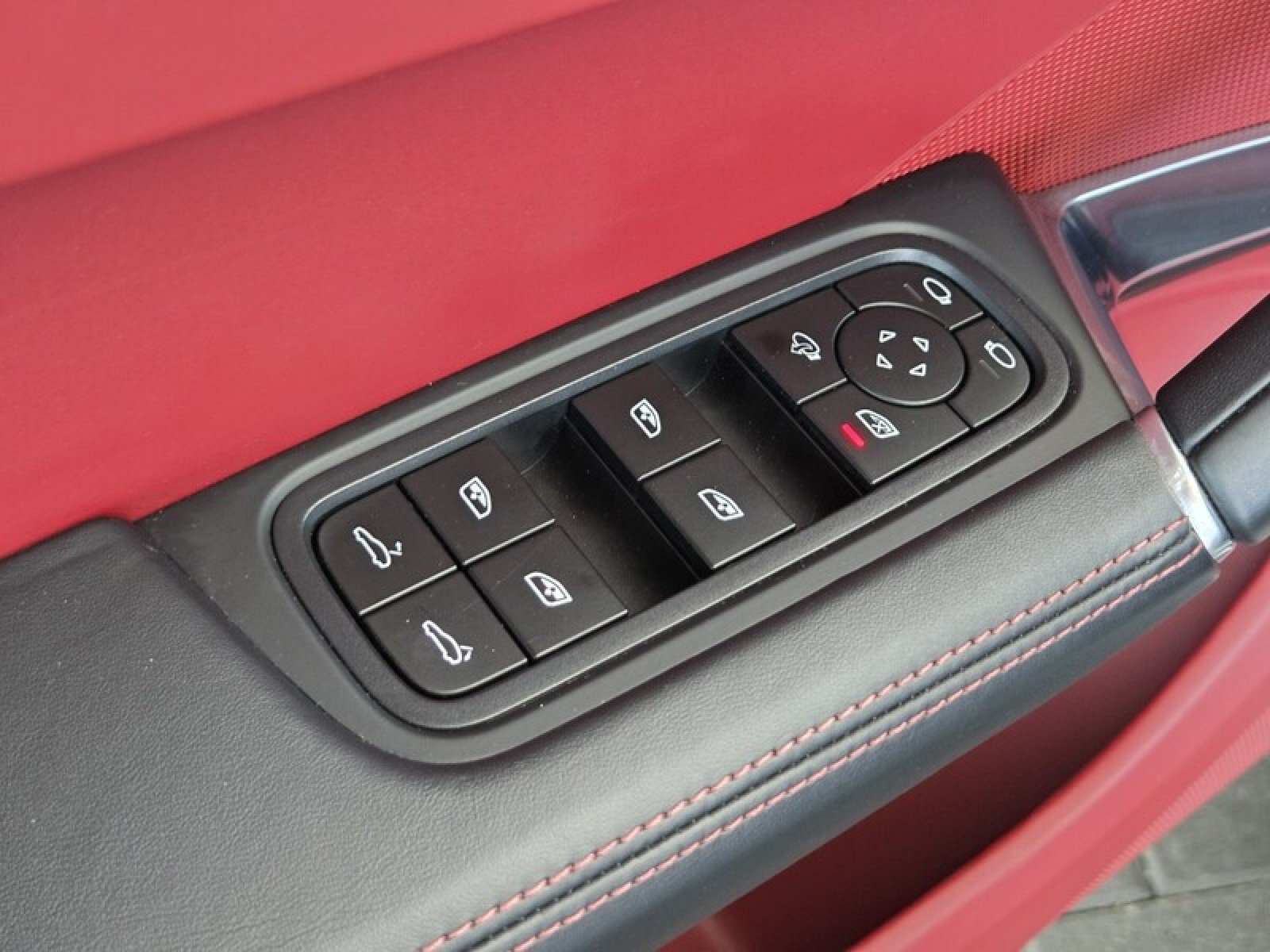 Used 2022 Porsche Cayenne Turbo AWD/4WD image 24