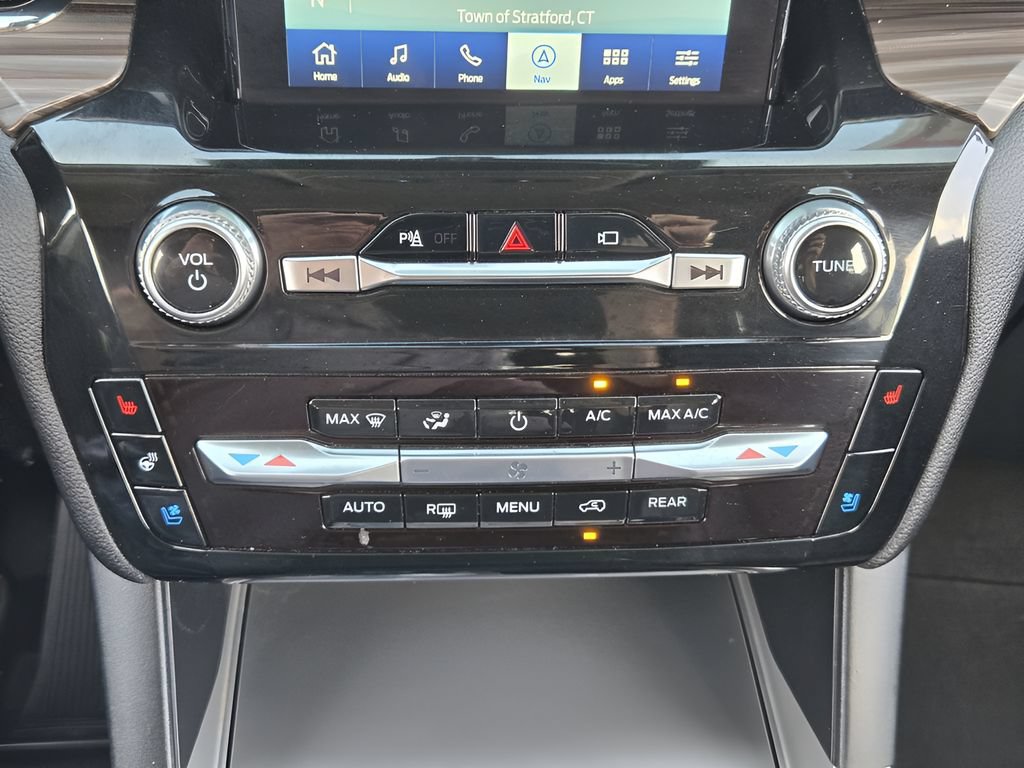 Used 2022 Ford Explorer Limited w/ Limited Technology Package AWD/4WD image 18