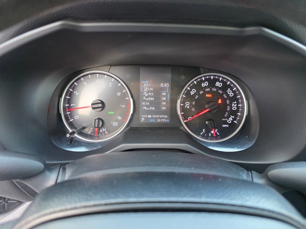 Used 2021 Toyota RAV4 LE image 21