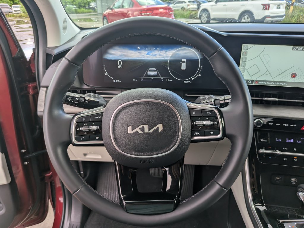 Certified 2024 Kia Carnival SX FWD image 31