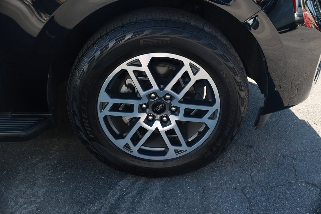 Used 2025 Ford Expedition Max Active AWD/4WD image 8