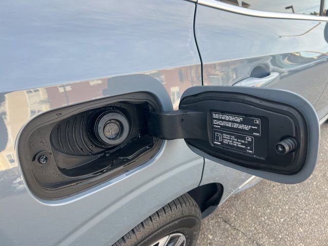 Certified 2023 Volvo XC60 B5 Plus AWD/4WD image 15