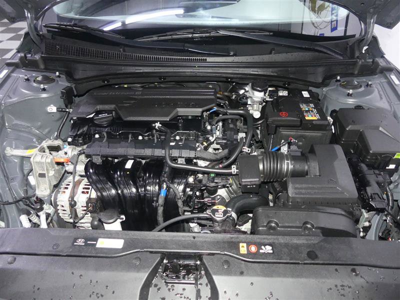 Used 2024 Hyundai Elantra SEL FWD image 12