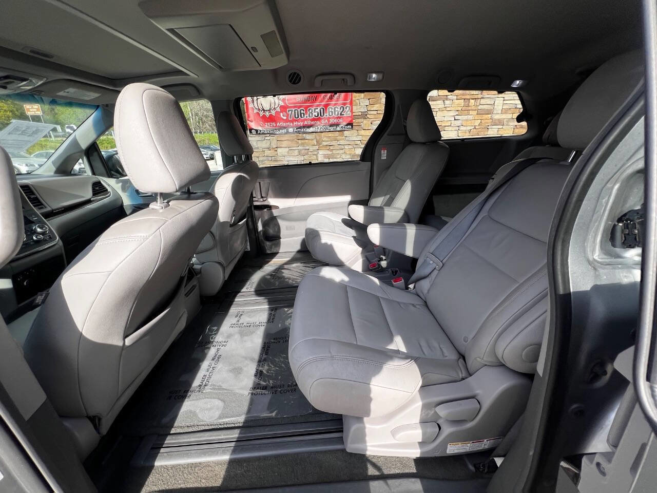 Used 2017 Toyota Sienna XLE Premium FWD image 16