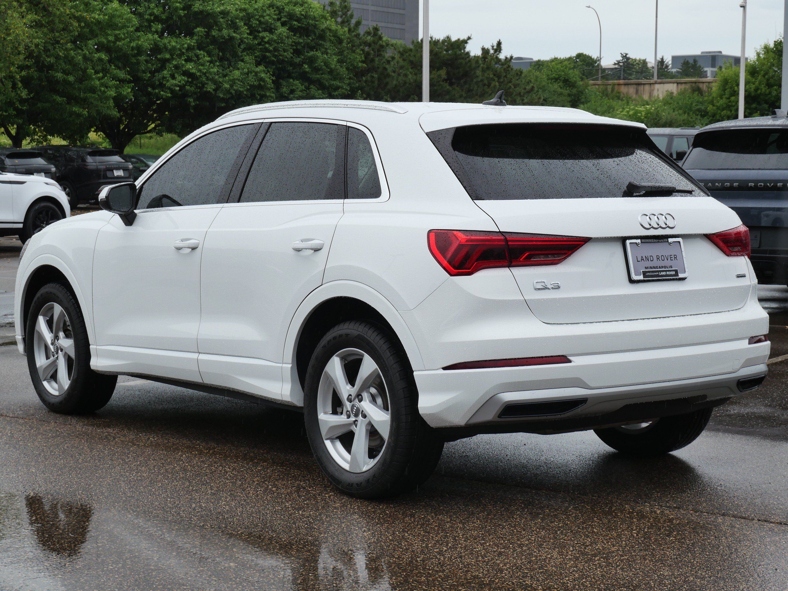 Used 2020 Audi Q3 2.0T Premium AWD/4WD image 3