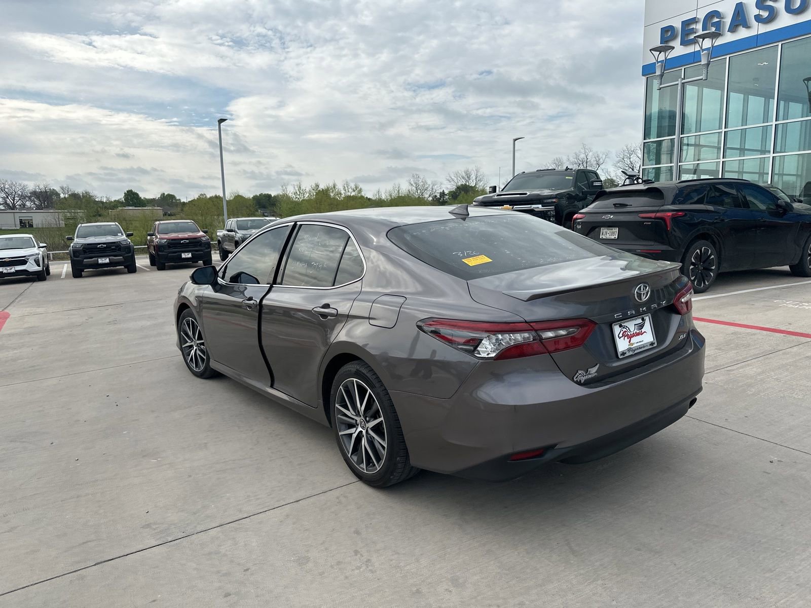 Used 2024 Toyota Camry XLE image 3