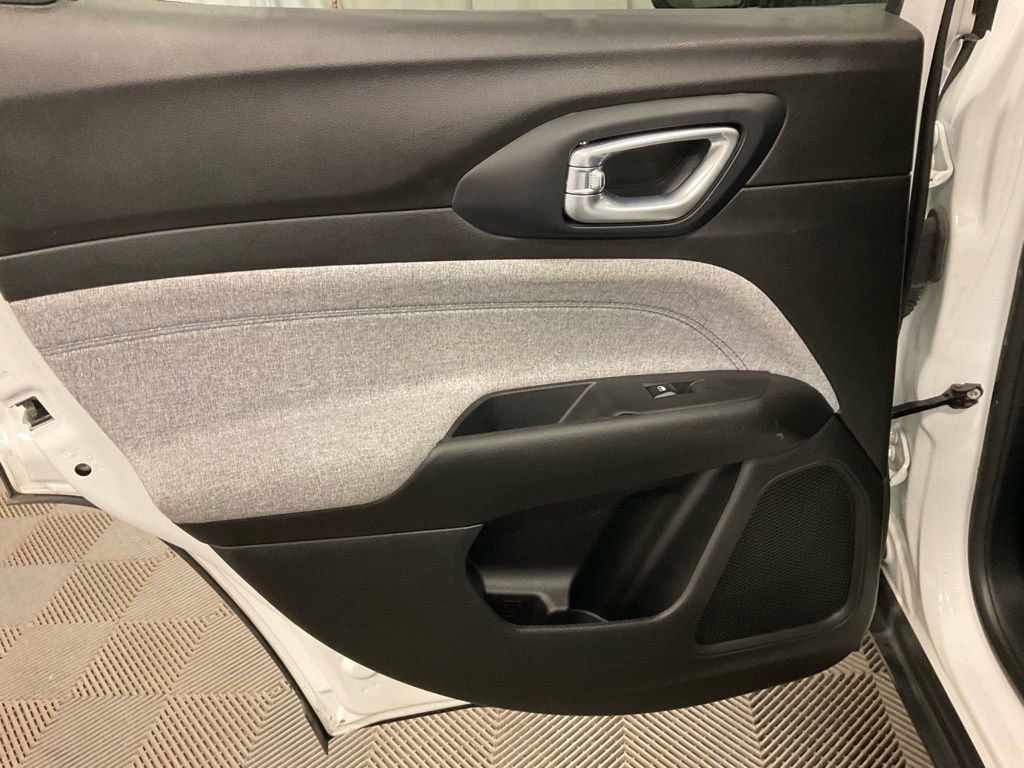 Used 2024 Jeep Compass Latitude image 33