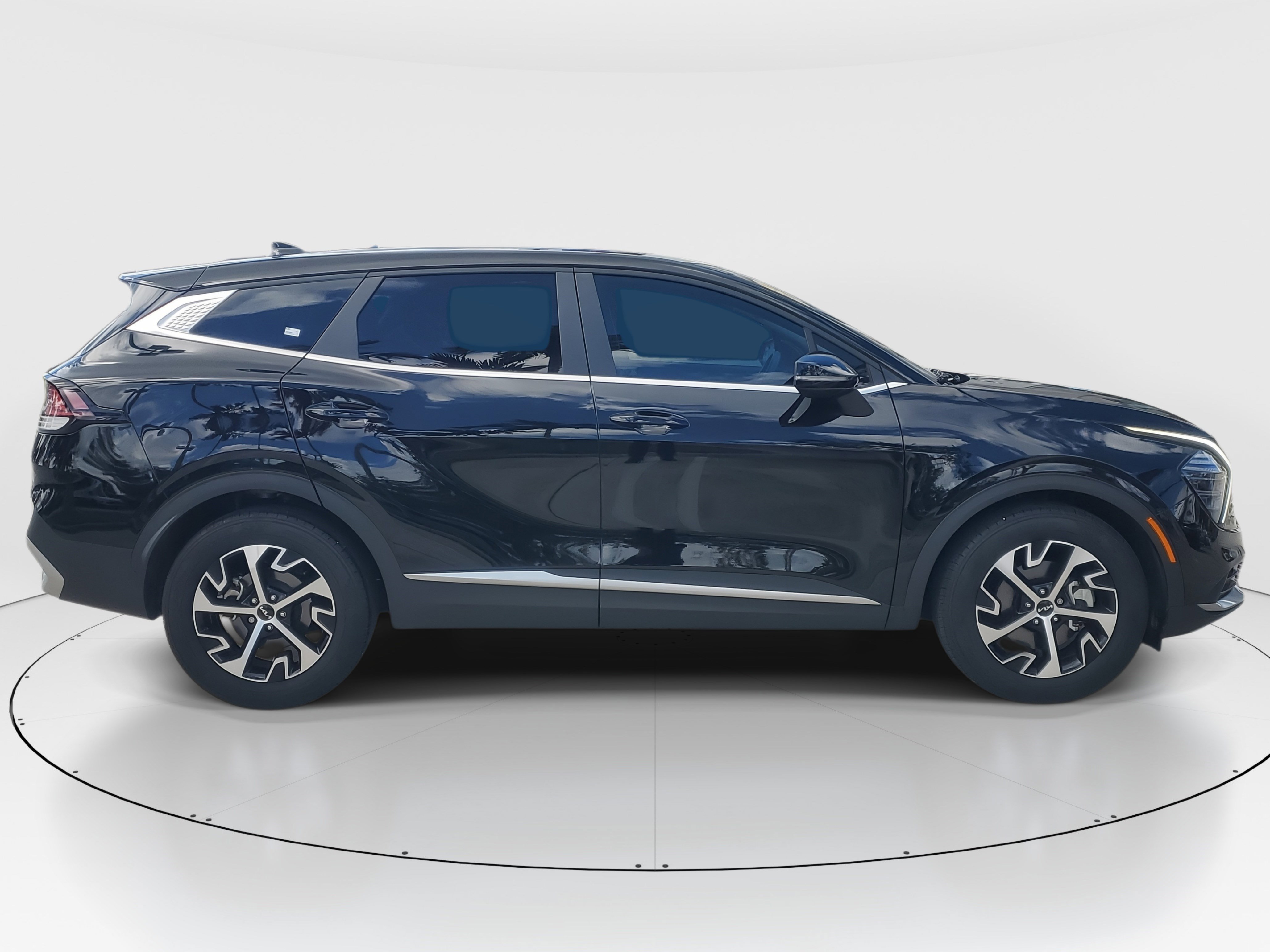 Used 2024 Kia Sportage EX image 2