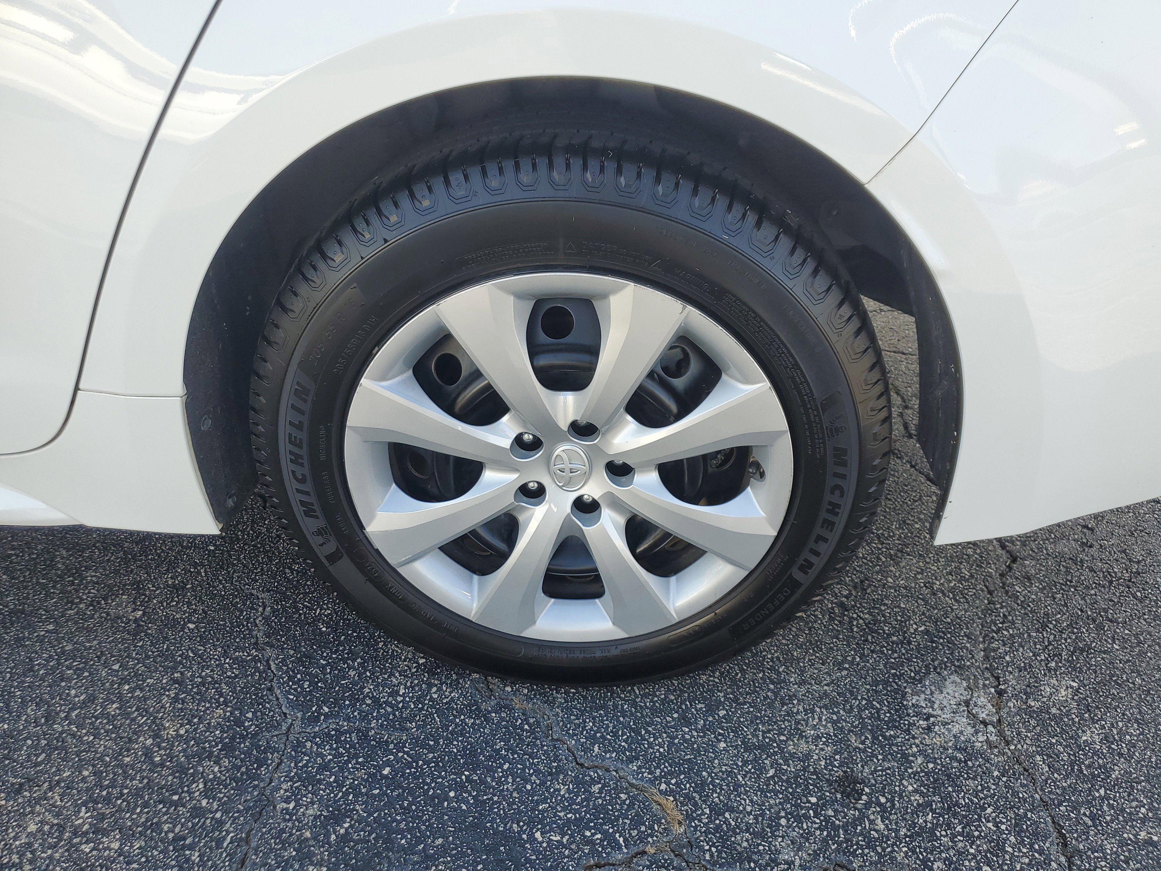 Used 2022 Toyota Corolla LE image 7