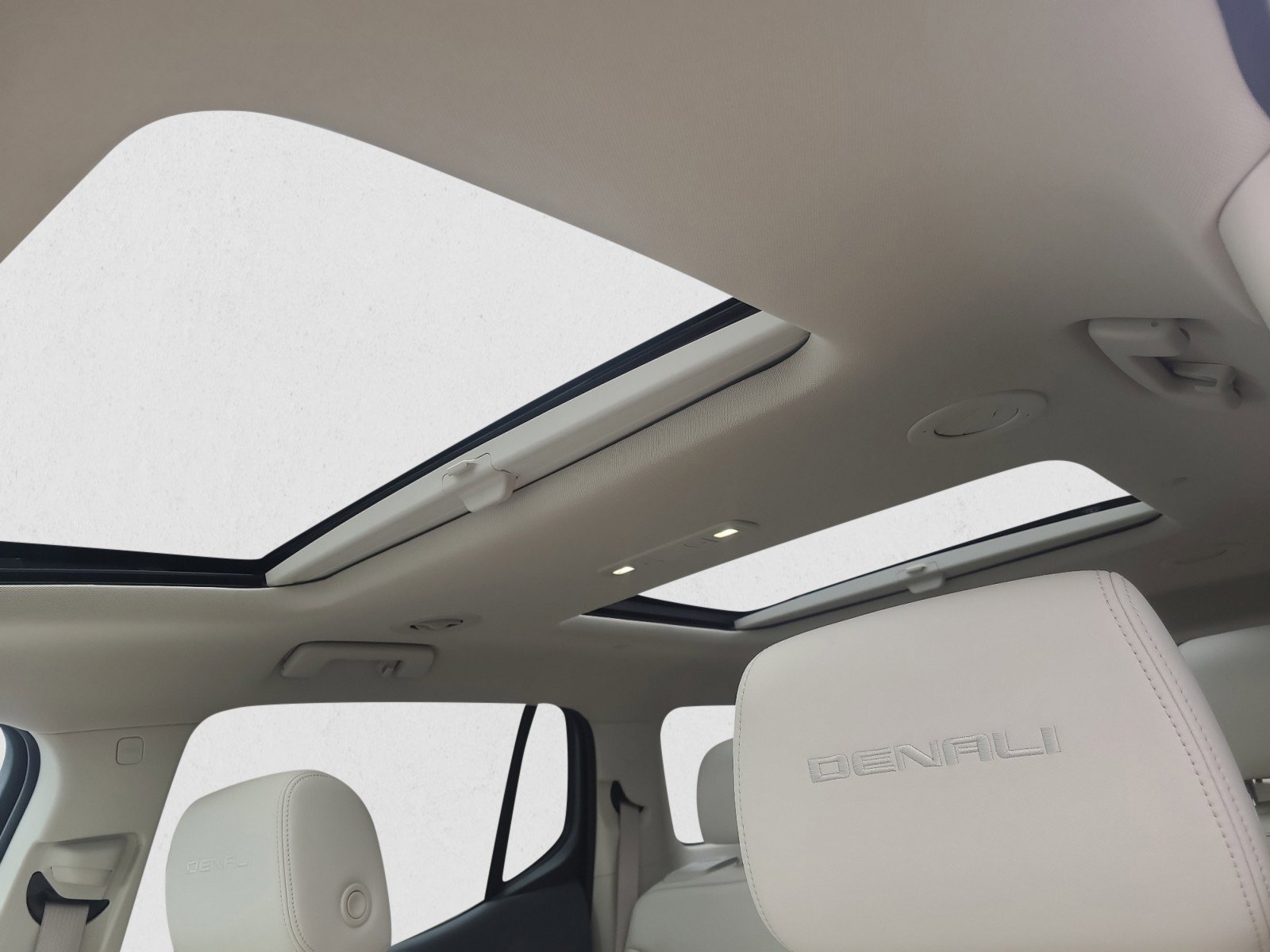 Used 2023 GMC Acadia Denali w/ Trailering Package AWD/4WD image 13