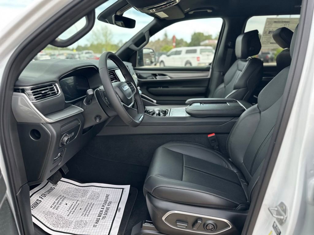 New 2026 Jeep Grand Wagoneer 4WD image 20