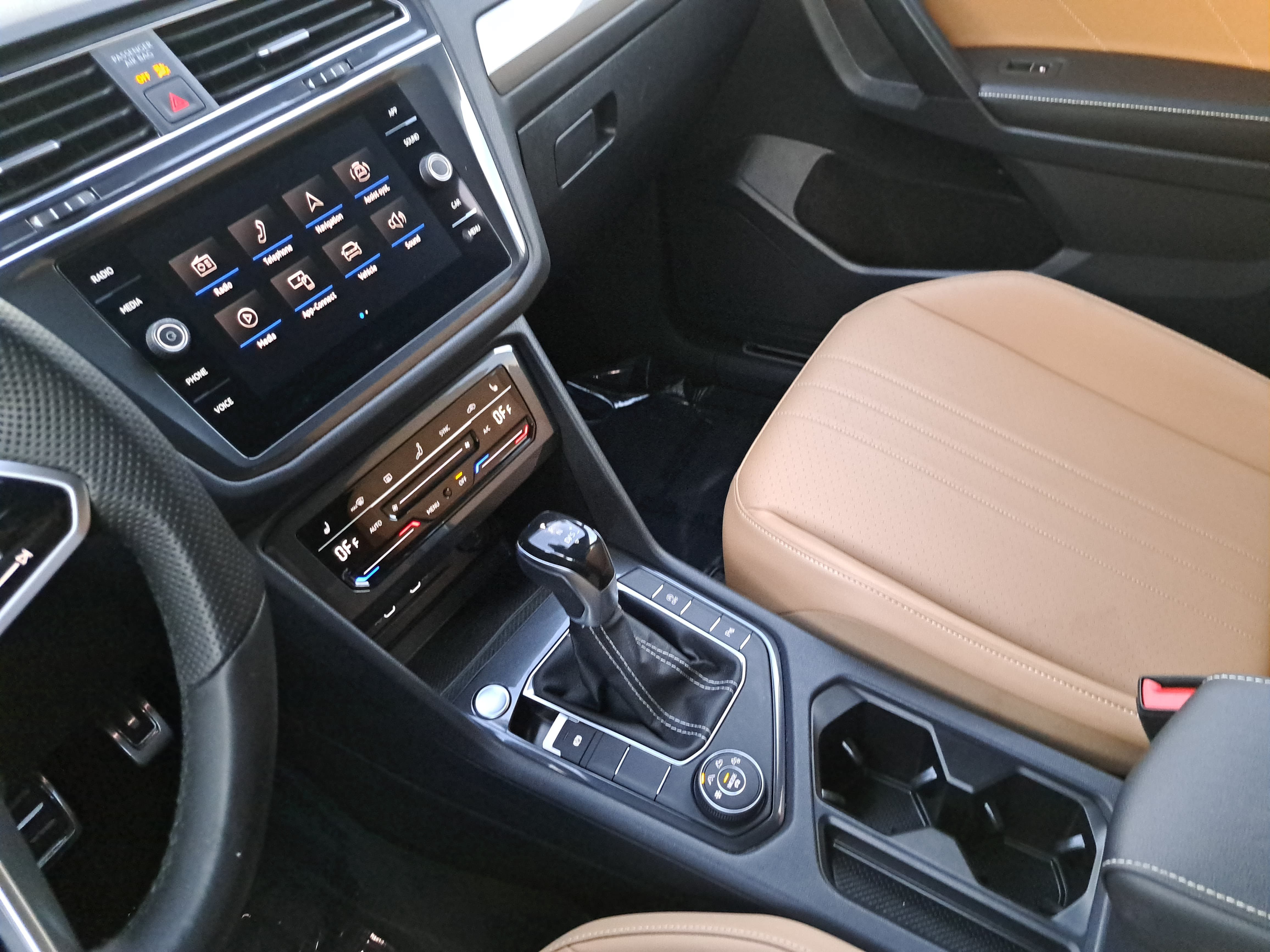 Certified 2022 Volkswagen Tiguan SE R-Line AWD/4WD image 26