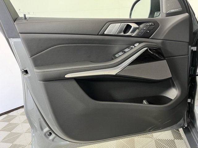 New 2026 BMW X7 xDrive40i w/ Premium Package image 10
