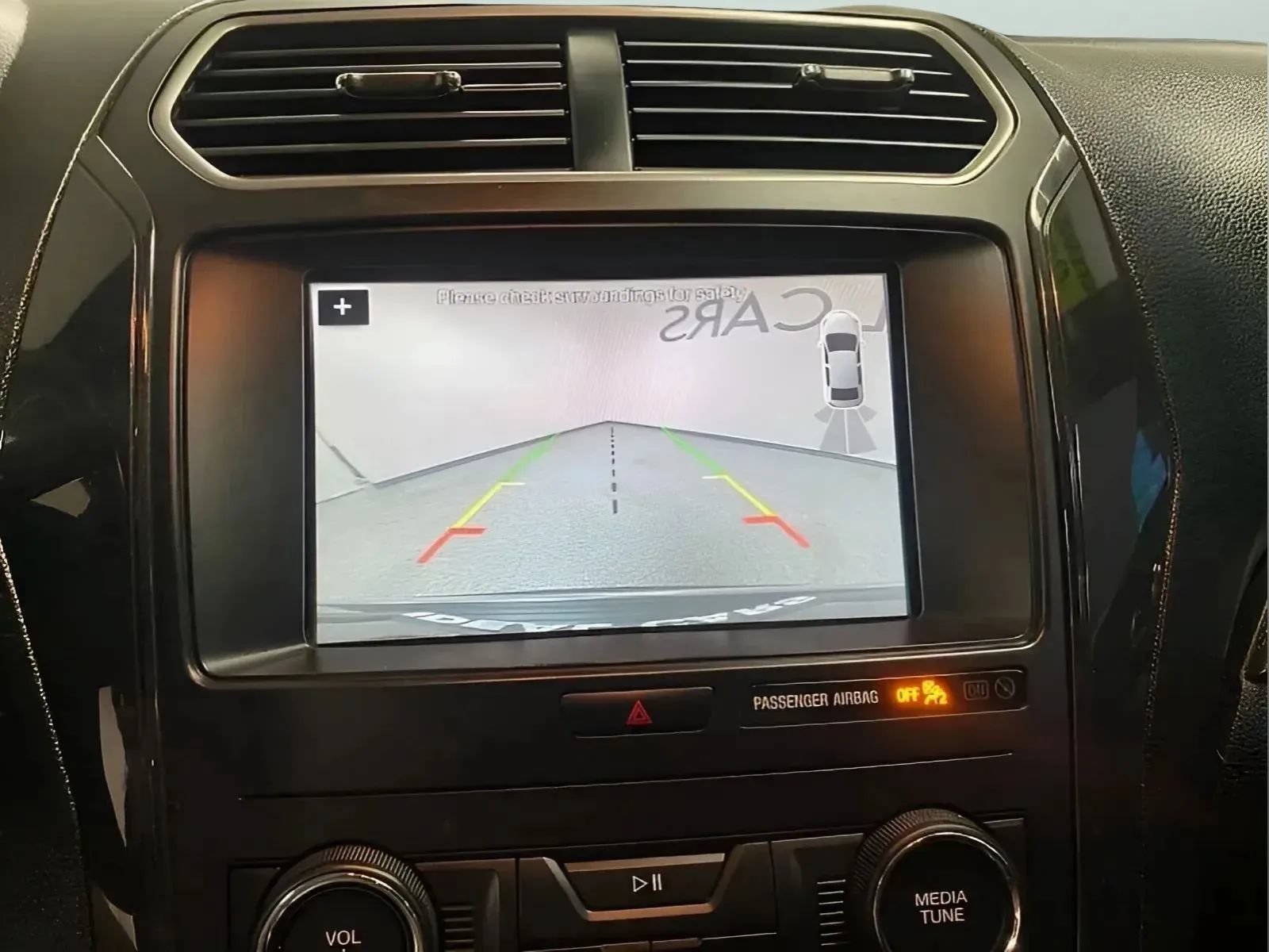 Used 2018 Ford Explorer XLT w/ Equipment Group 201A FWD image 21