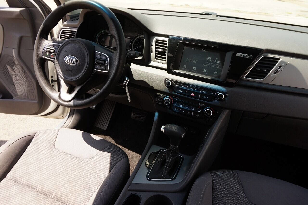 Used 2017 Kia Niro FE image 21