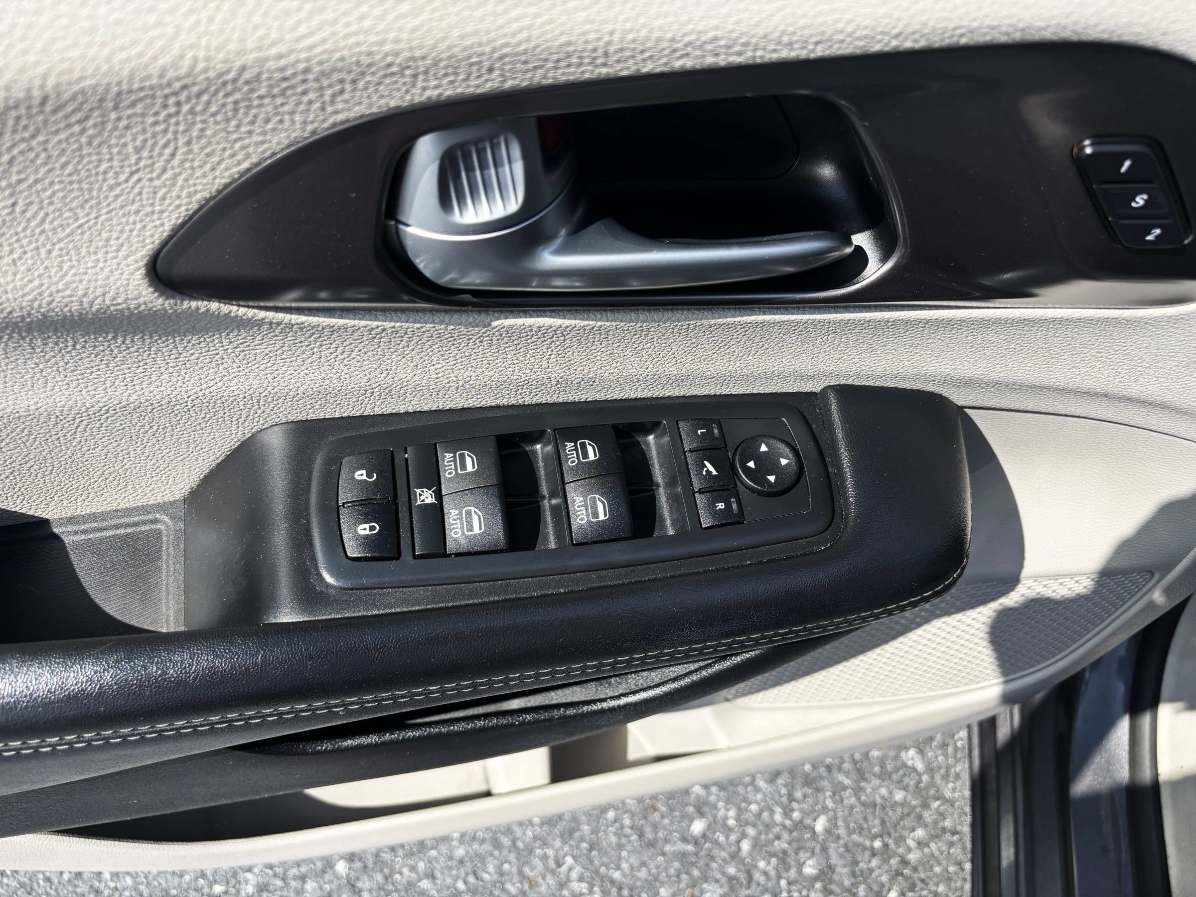 Used 2018 Chrysler Pacifica Limited w/ Advanced Safetytec Group FWD image 20