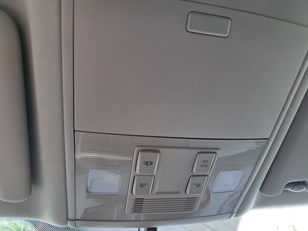 Used 2020 Volkswagen Atlas SE image 17