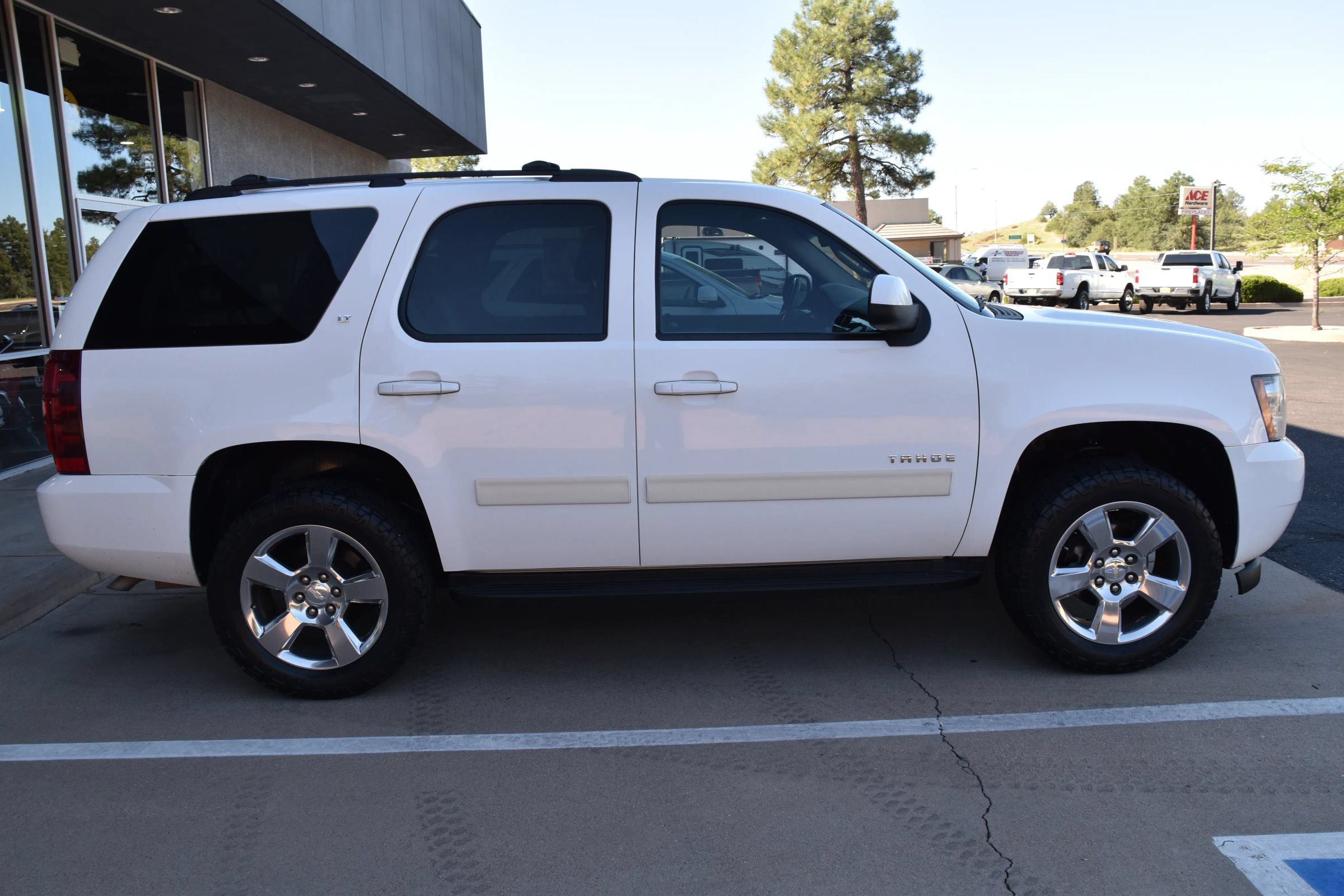 Used 2010 Chevrolet Tahoe LT w/ Luxury Package AWD/4WD image 9