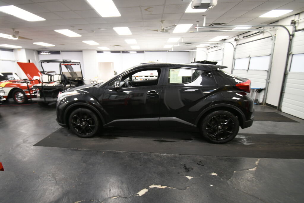 Used 2022 Toyota C-HR Nightshade image 5