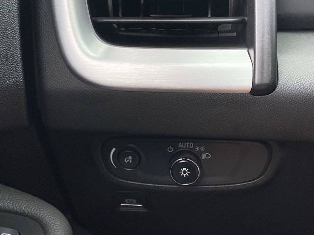 Used 2023 GMC Terrain SLE w/ Driver Convenience Package FWD image 13