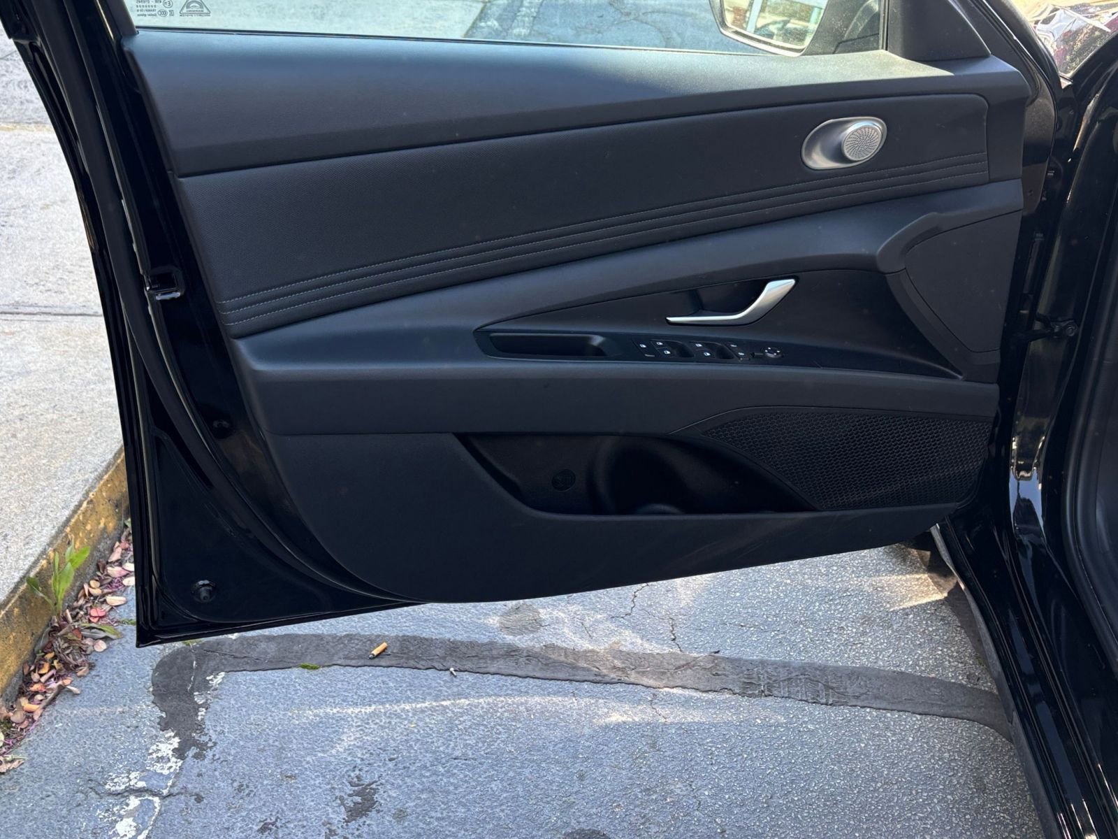 Used 2025 Hyundai Elantra SEL image 25