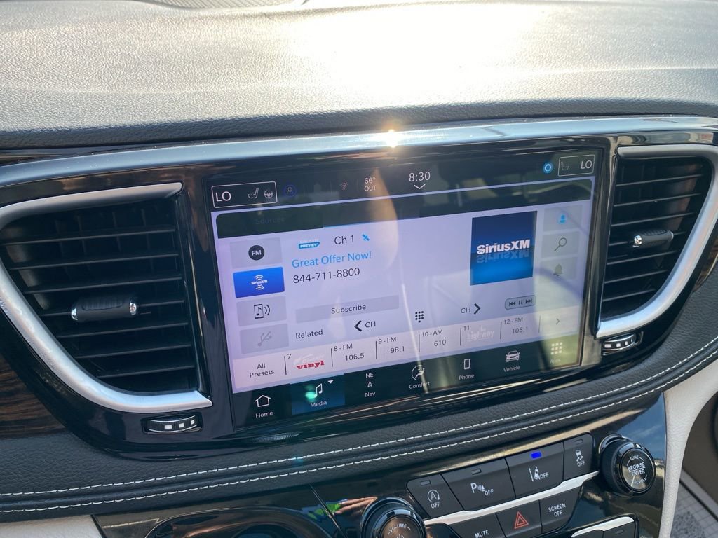 Used 2024 Chrysler Pacifica Limited image 31