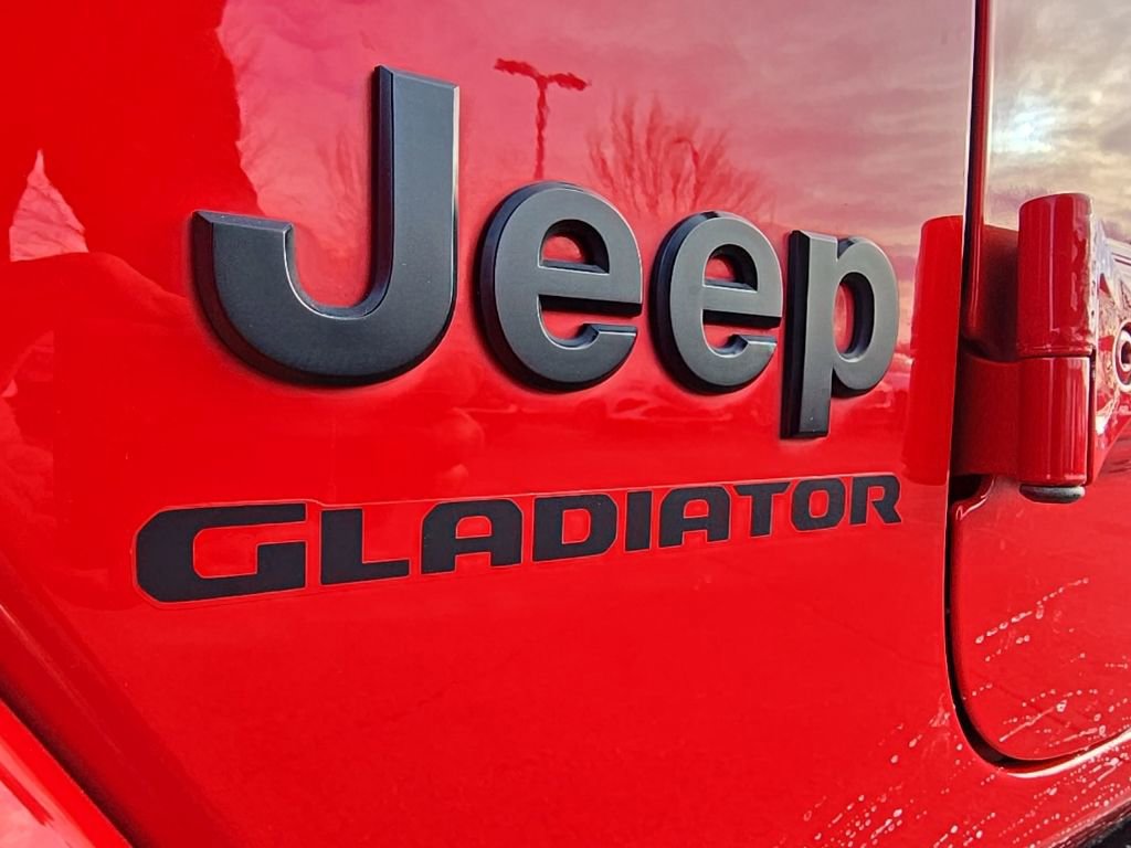 Used 2021 Jeep Gladiator Willys image 11