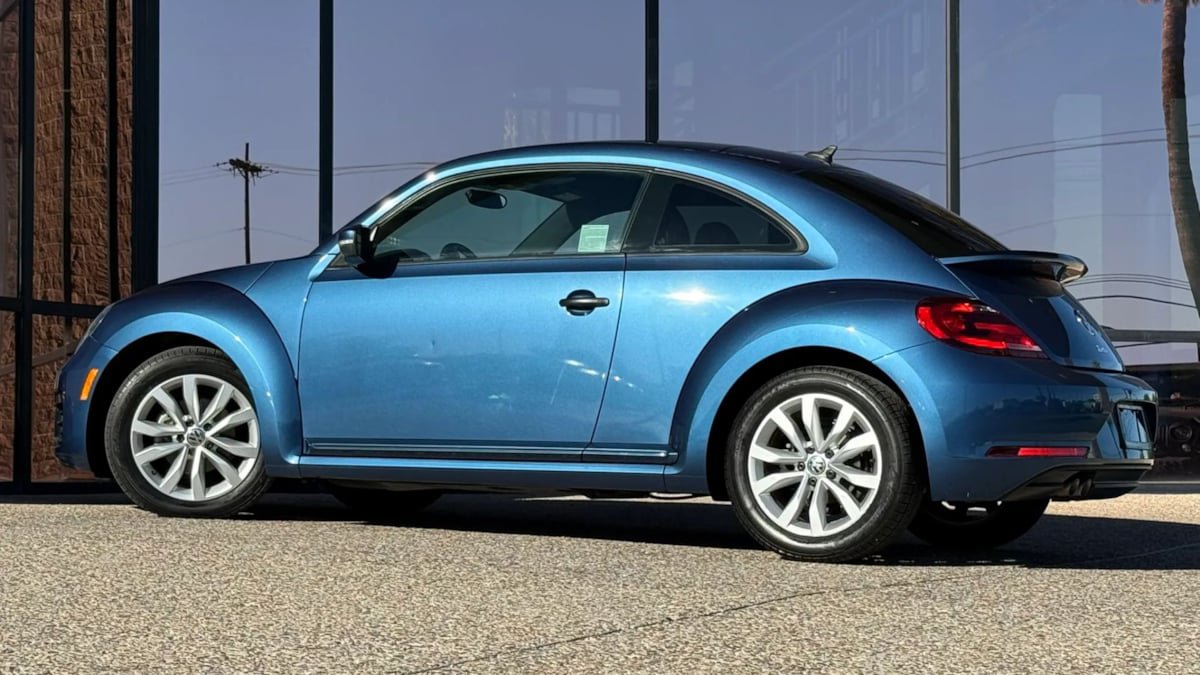 Used 2017 Volkswagen Beetle 1.8T S FWD image 6