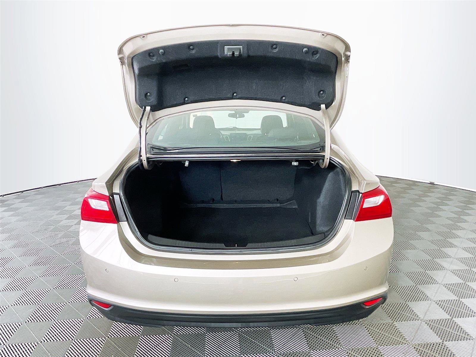 Used 2024 Chevrolet Malibu LT image 28