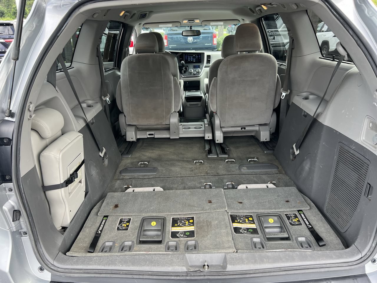 Used 2015 Toyota Sienna LE FWD image 34
